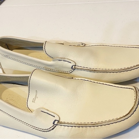 SALVATORE FERRAGAMO Leather Driving Loafers Off White - Picture 4 of 15